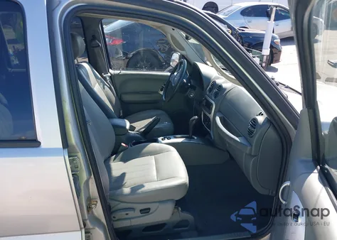 2005 Jeep Liberty Limited Edition z USA, uszkodzony, nr VIN 1J8GK58K95W620600